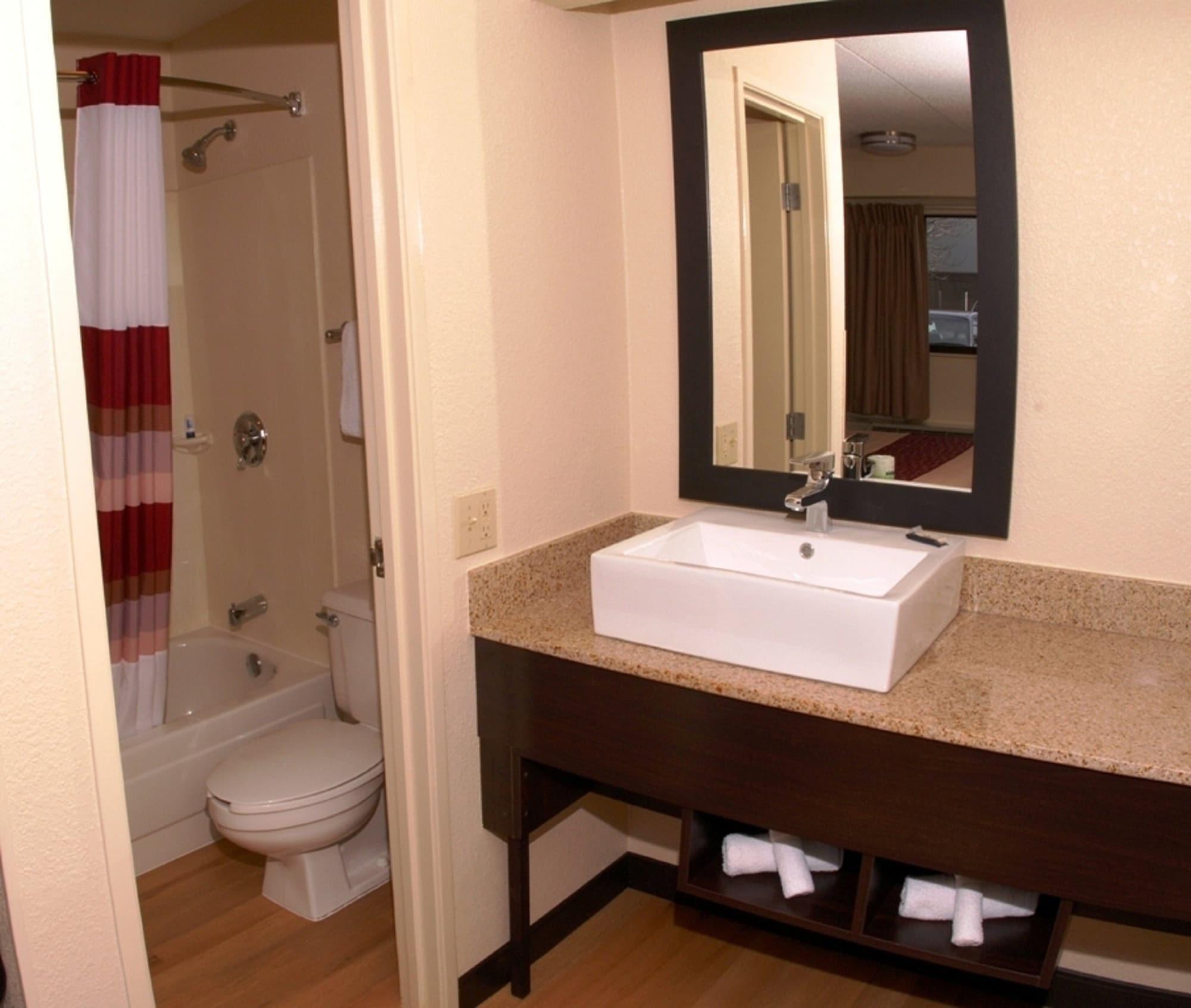 Red Roof Inn Plus+ Philadelphia Airport Essington Eksteriør billede